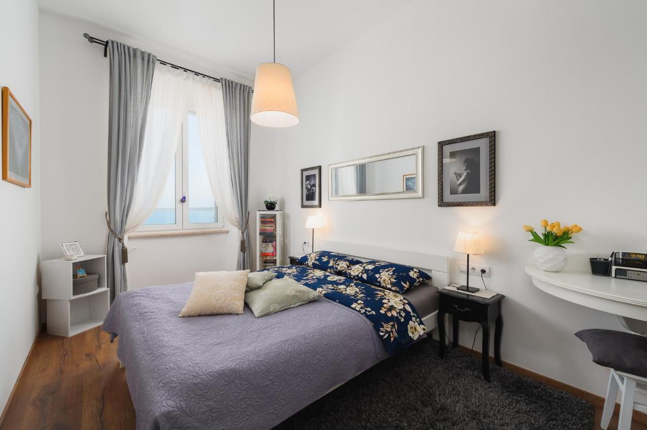 Apartment Nina Porec Esterno foto