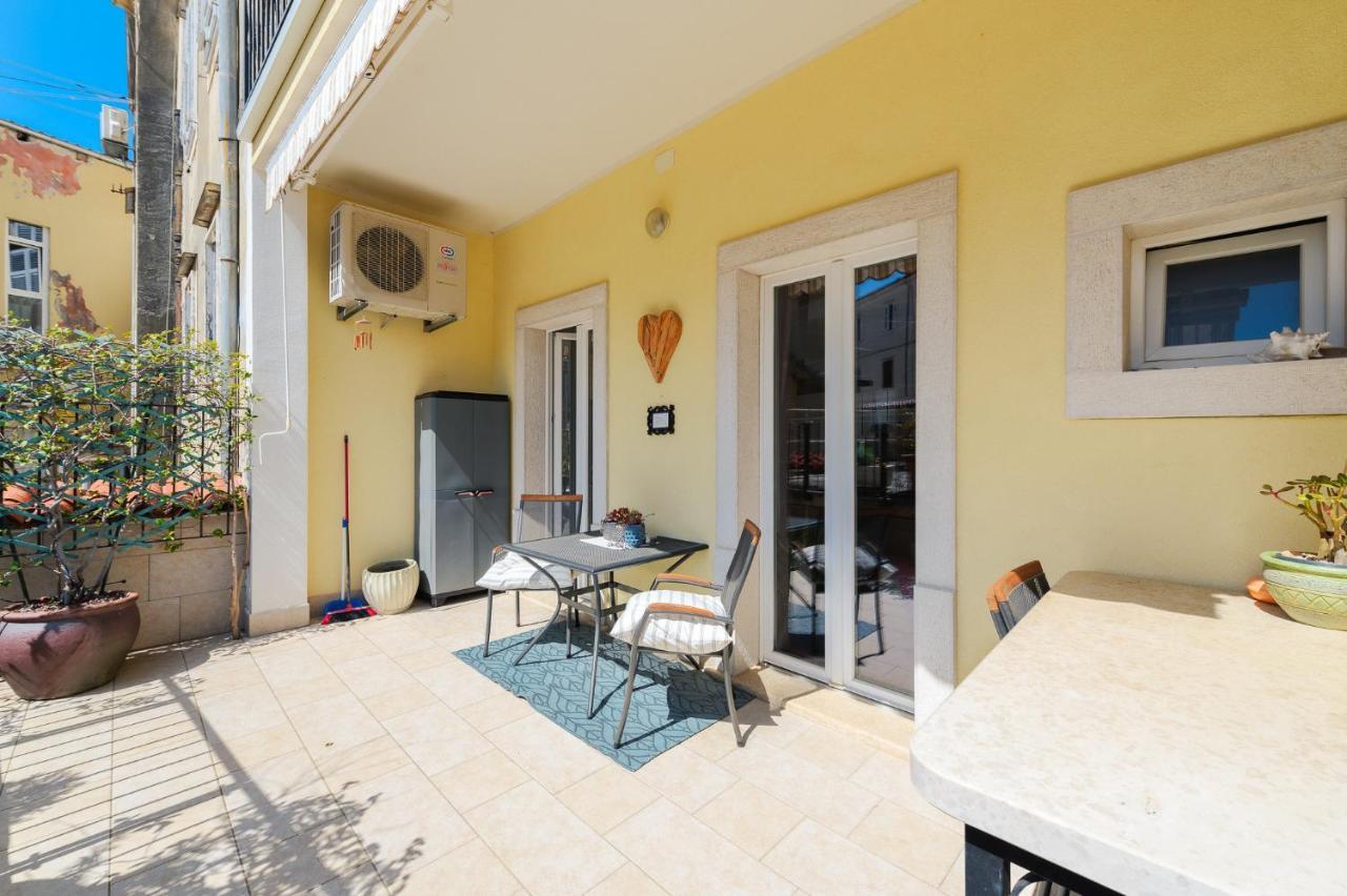 Apartment Nina Porec Esterno foto