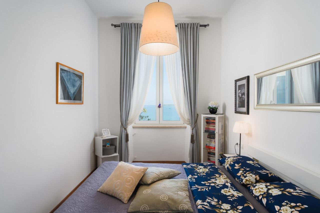 Apartment Nina Porec Esterno foto